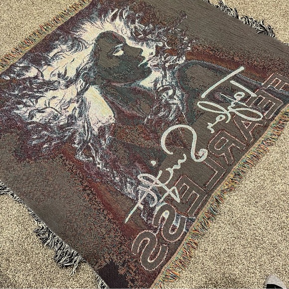 taylor swift fearless throw blanket EXCELLENT condition - Picture 4 of 4